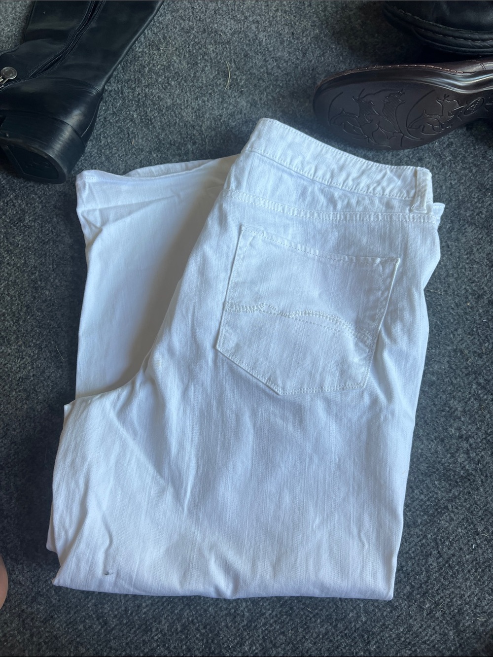 Sonoma White Women's Pants capris like new